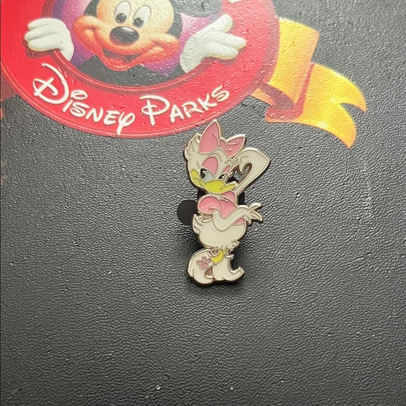 Disney Daisy Duck Pin - Pink and White - Picture 1 of 3